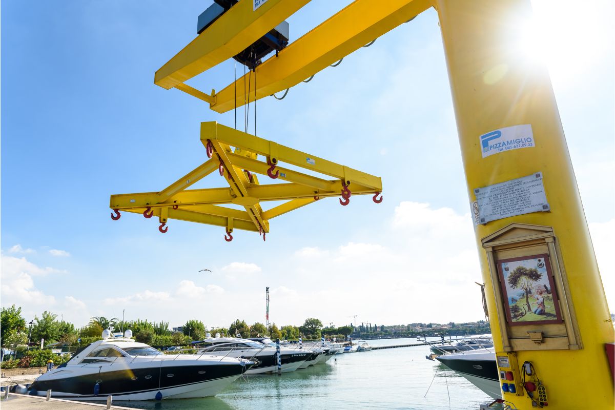 A special crane for lifting boats in the marina